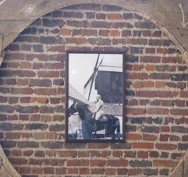 We bezoeken de Hertboommolen, ook de Zepposmolen genoemd, het decor van -Kapitein Zeppos-  uit de jaren '60 (11).JPG